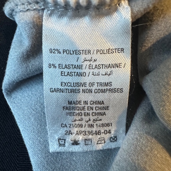 Ardene capri cut, workout pant, silver, scrunchy bottom, size medium - Picture 4 of 4